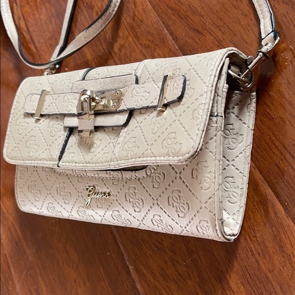 Guess wallet/clutch - Picture 2 of 5